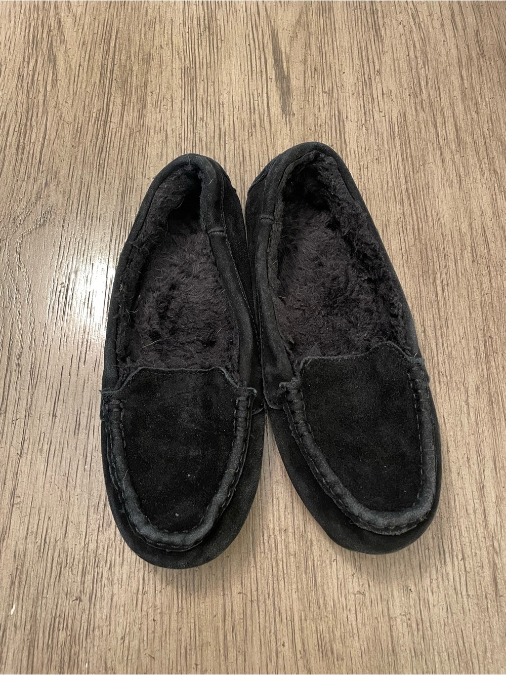 Merona women’s moccasin style house slippers, size 9, black.